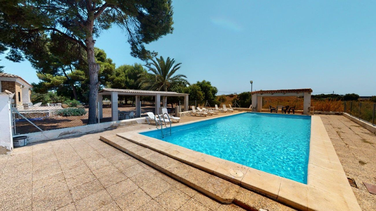 Villa in Santa Cruz - view 1