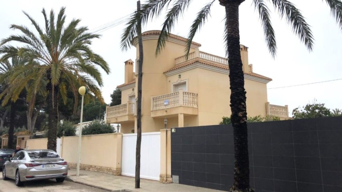 Villa in Urbanizacion los Balcones - view 1