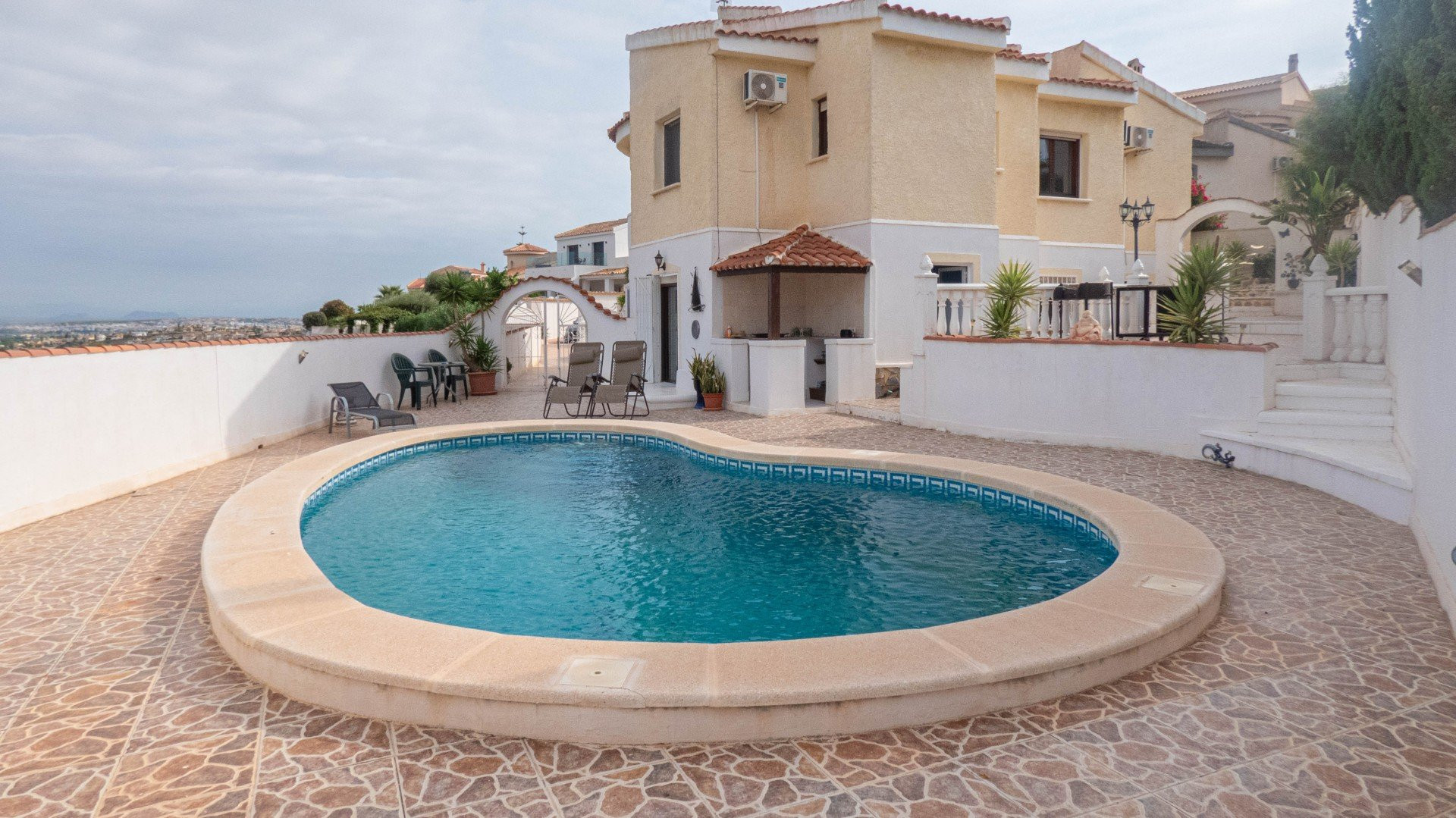 Villa in Alicante - view 1