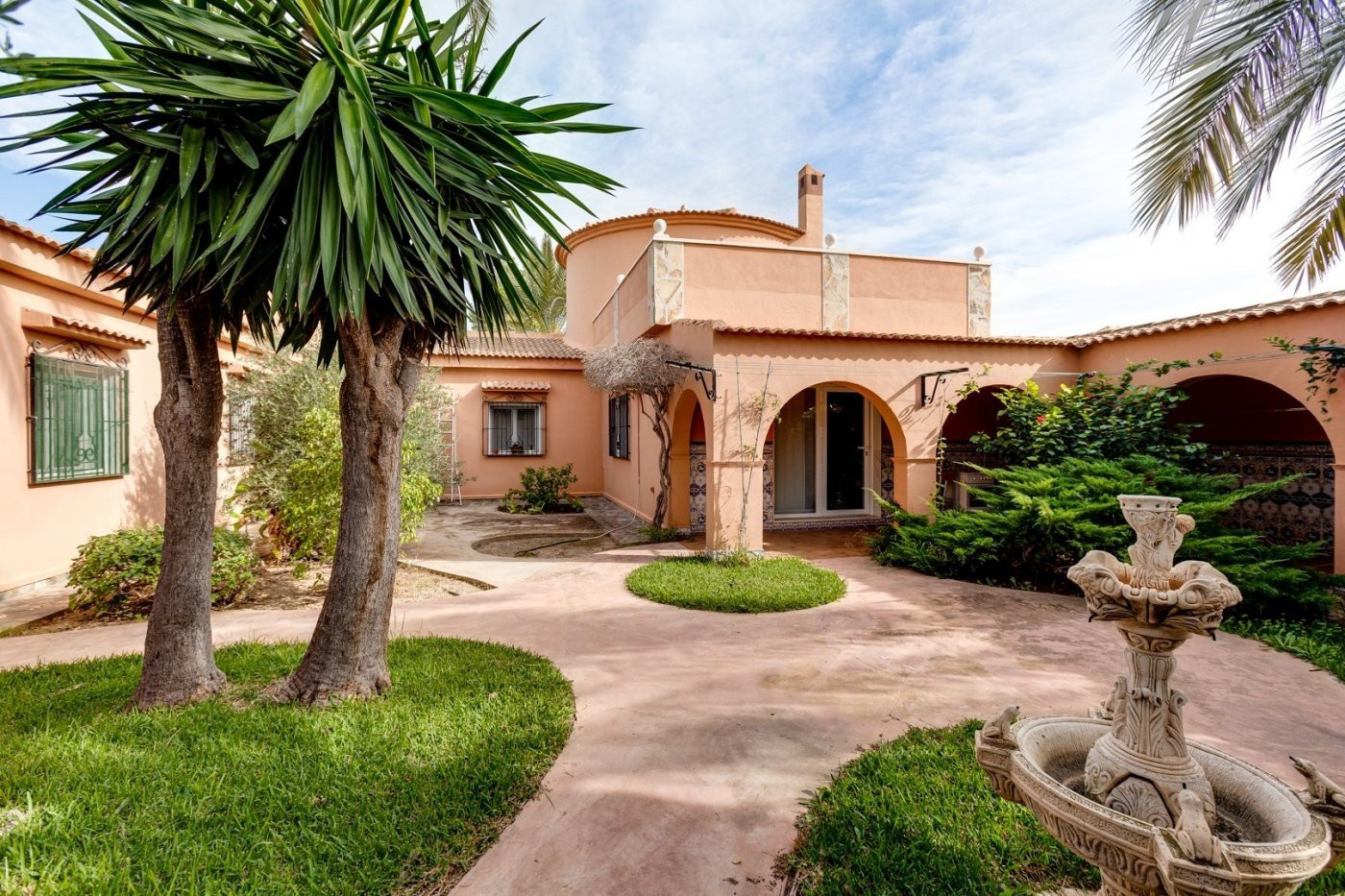 Villa in El Chaparral - view 1