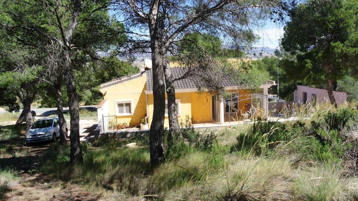 Villa in Casas del Puerto de Villatoro - view 1