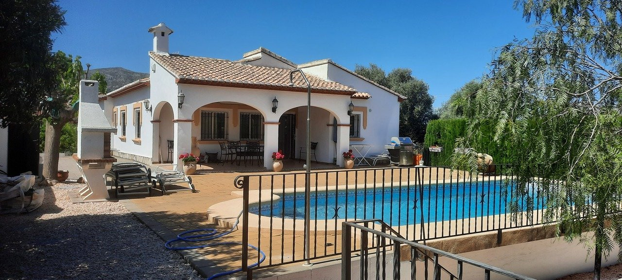 Villa in Alicante - view 1