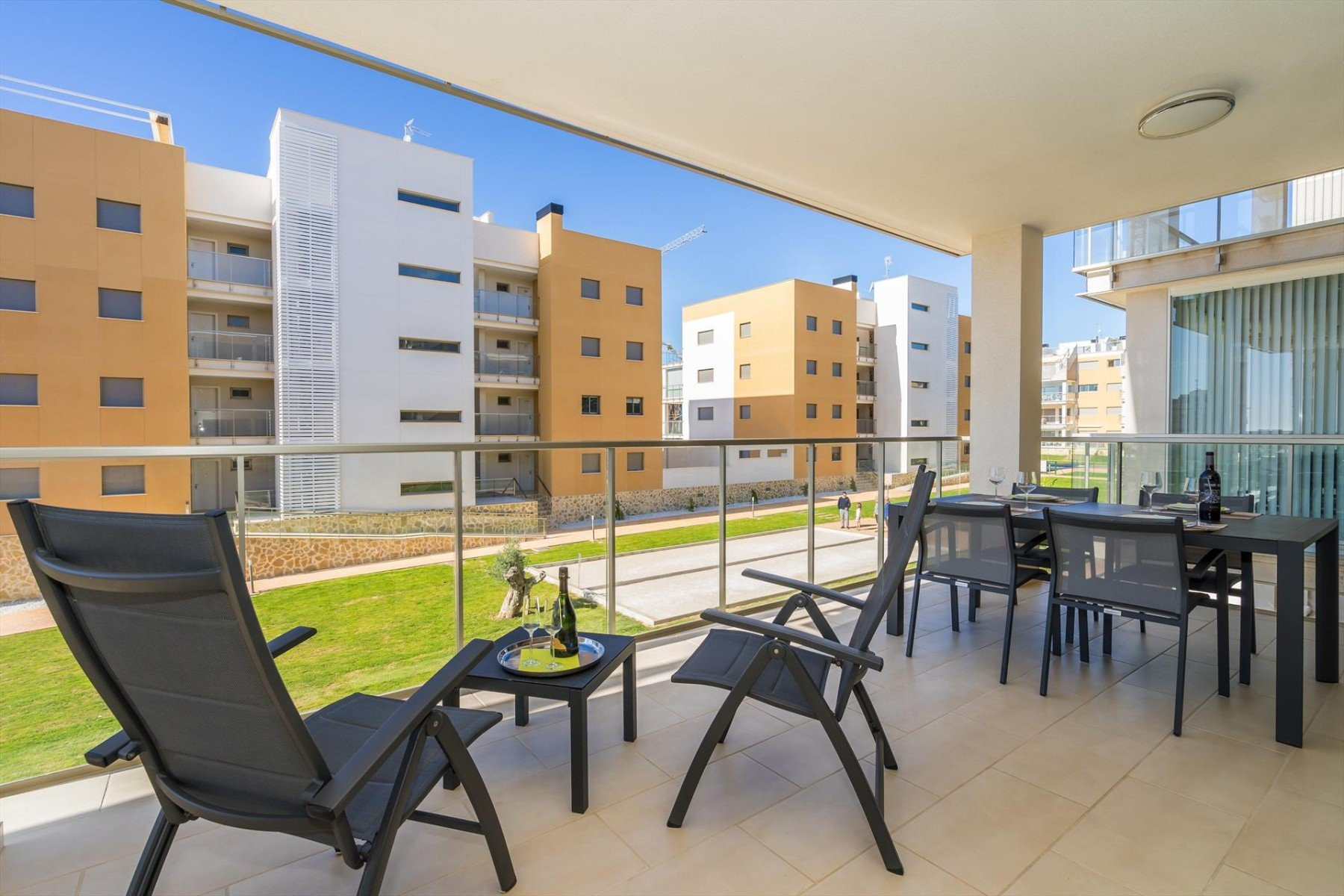 Apartment in Alicante - view 1