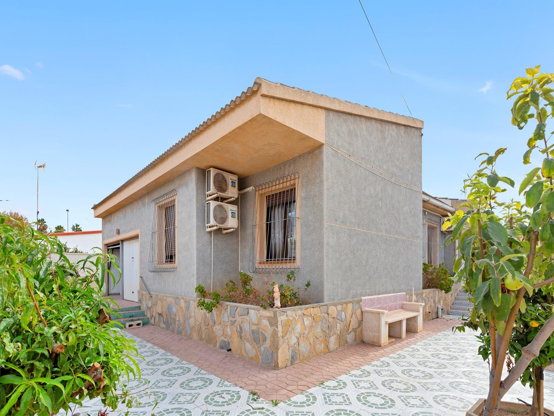 Villa in Alicante - view 1