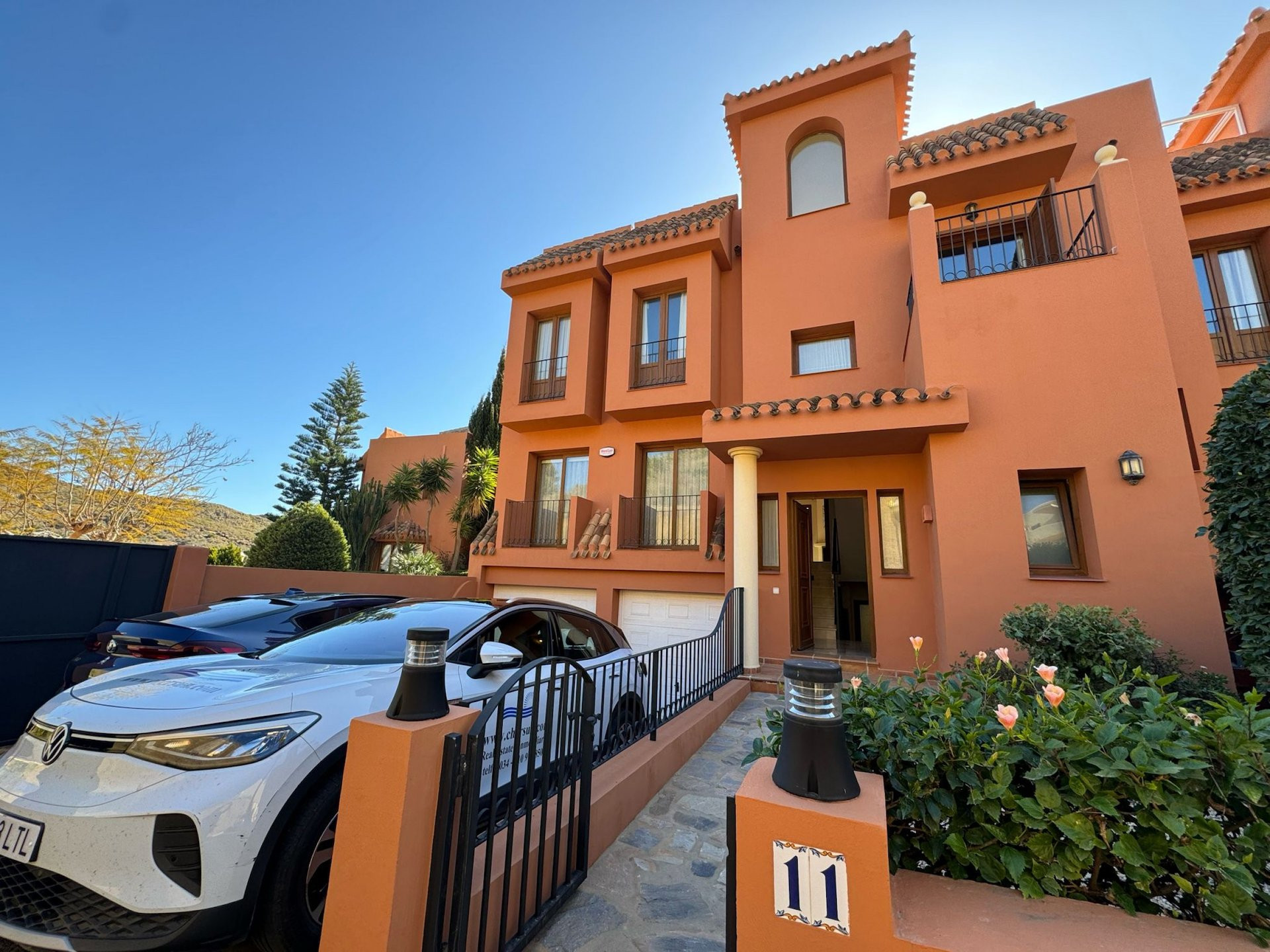 Villa in Santa Cruz - view 1