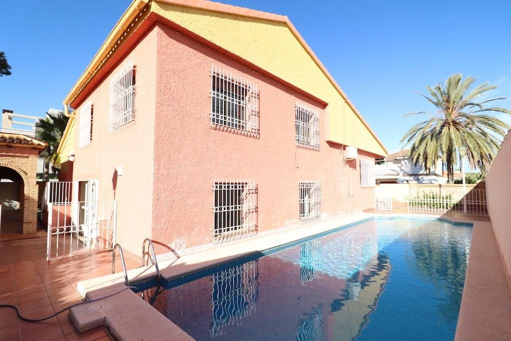 Villa in Urbanizacion los Balcones - view 1