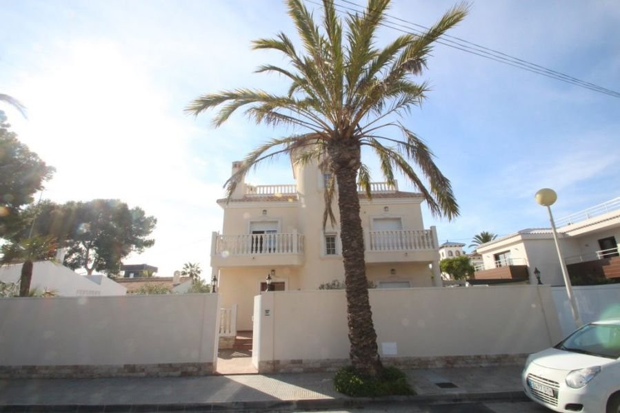 Villa in Urbanizacion los Balcones - view 1