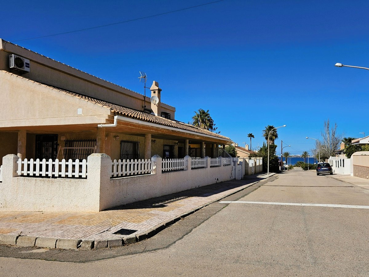 Villa in Santa Cruz - view 1
