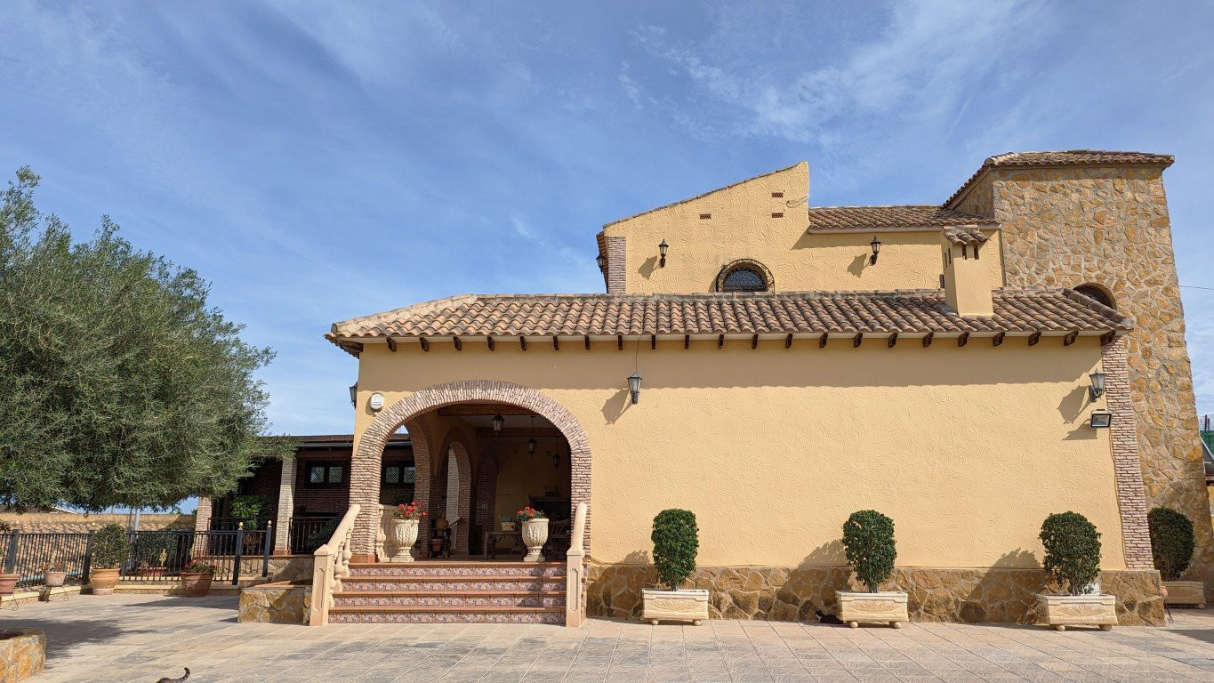 Villa in Bigastro - view 1