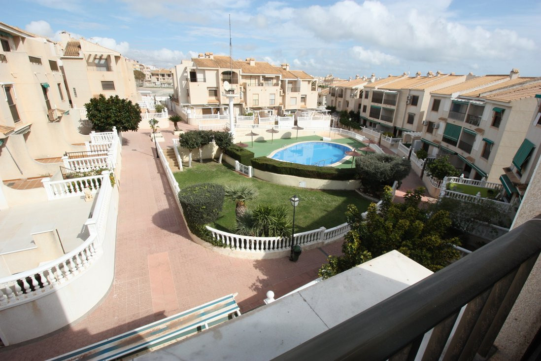 House in Guardamar del Segura - view 1