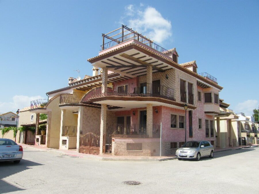 House in Alicante - view 1