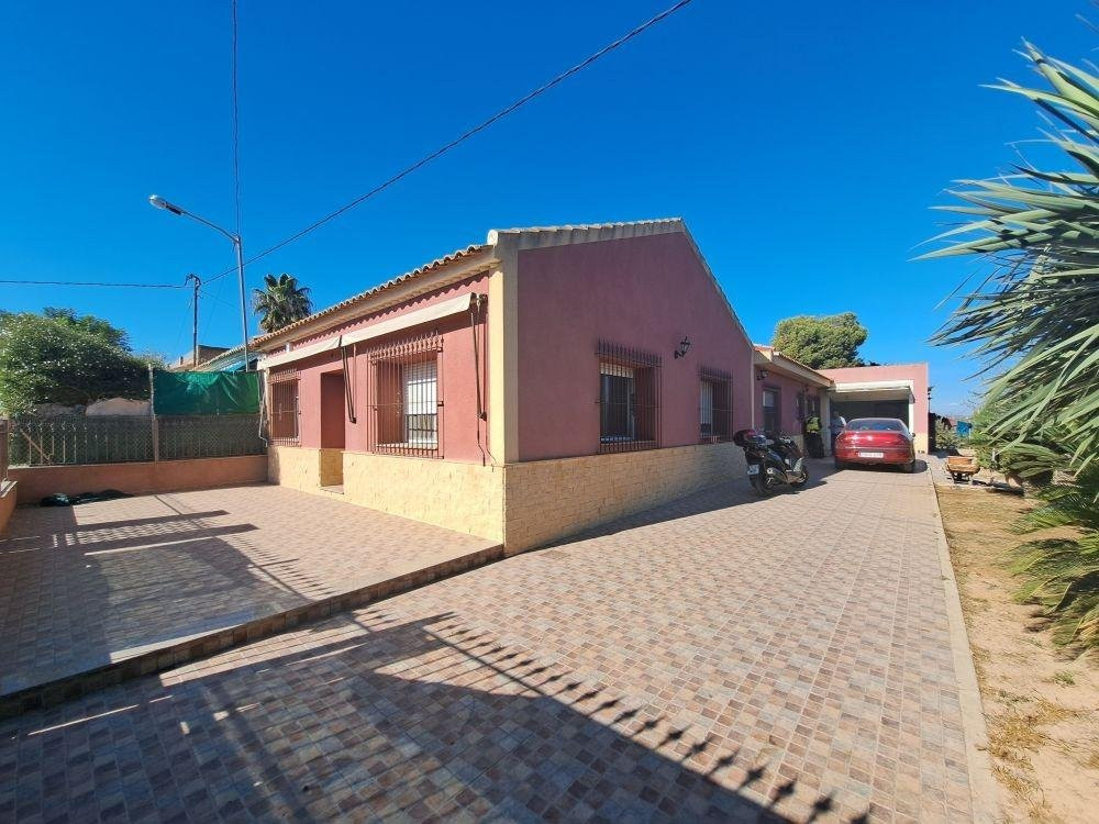 House in Roldan - view 1