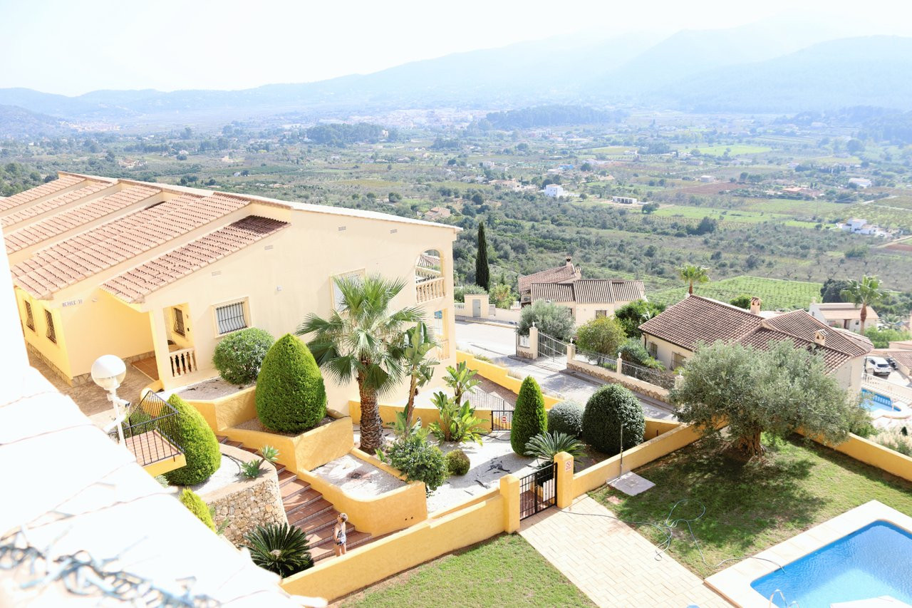 House in Jalon - view 1