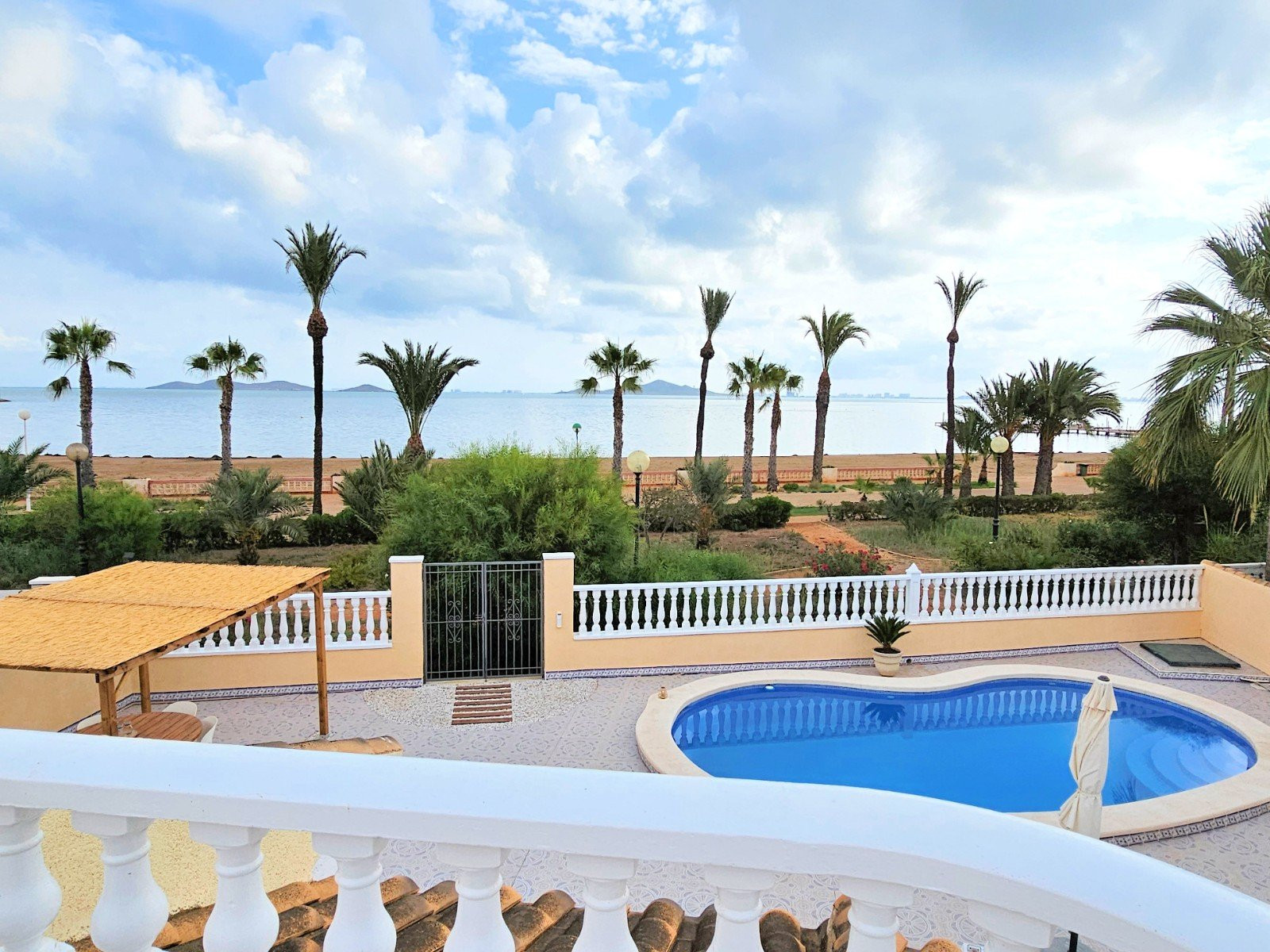 Villa in Santa Cruz - view 1