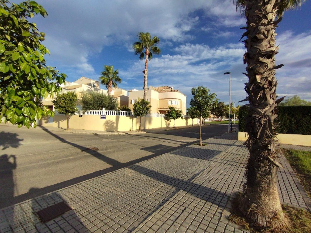 Villa in Alicante - view 1