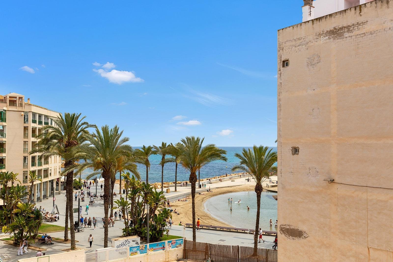 Apartment in Alicante - view 1