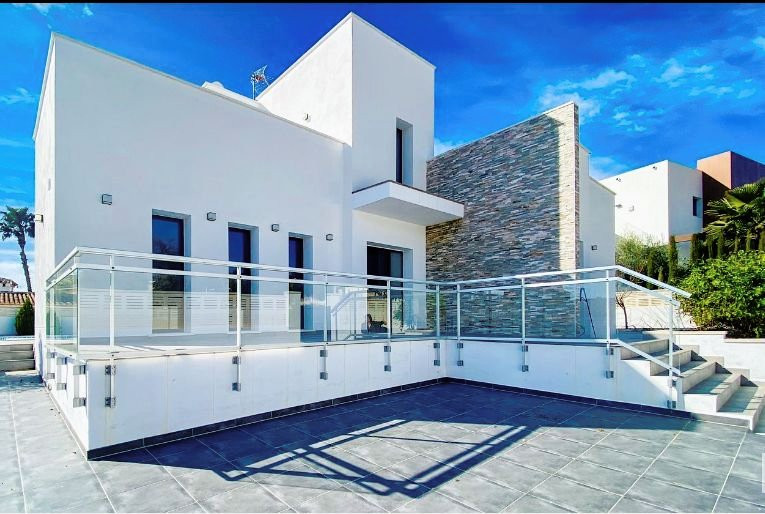 Villa in Calp - view 1