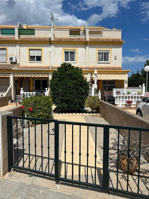 House in Algorfa - view 1