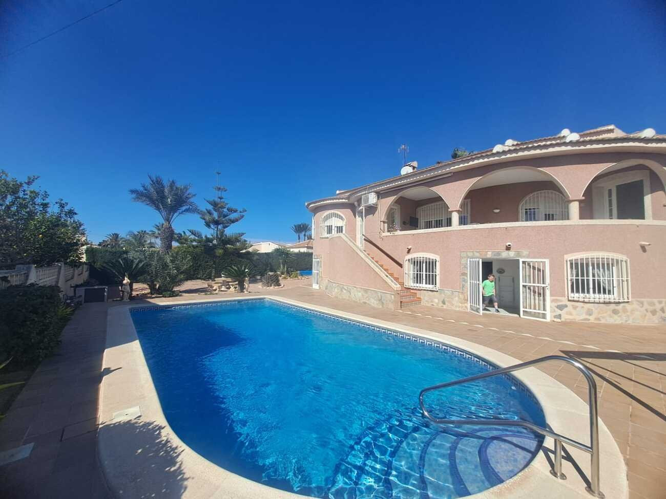 Villa in Alicante - view 1