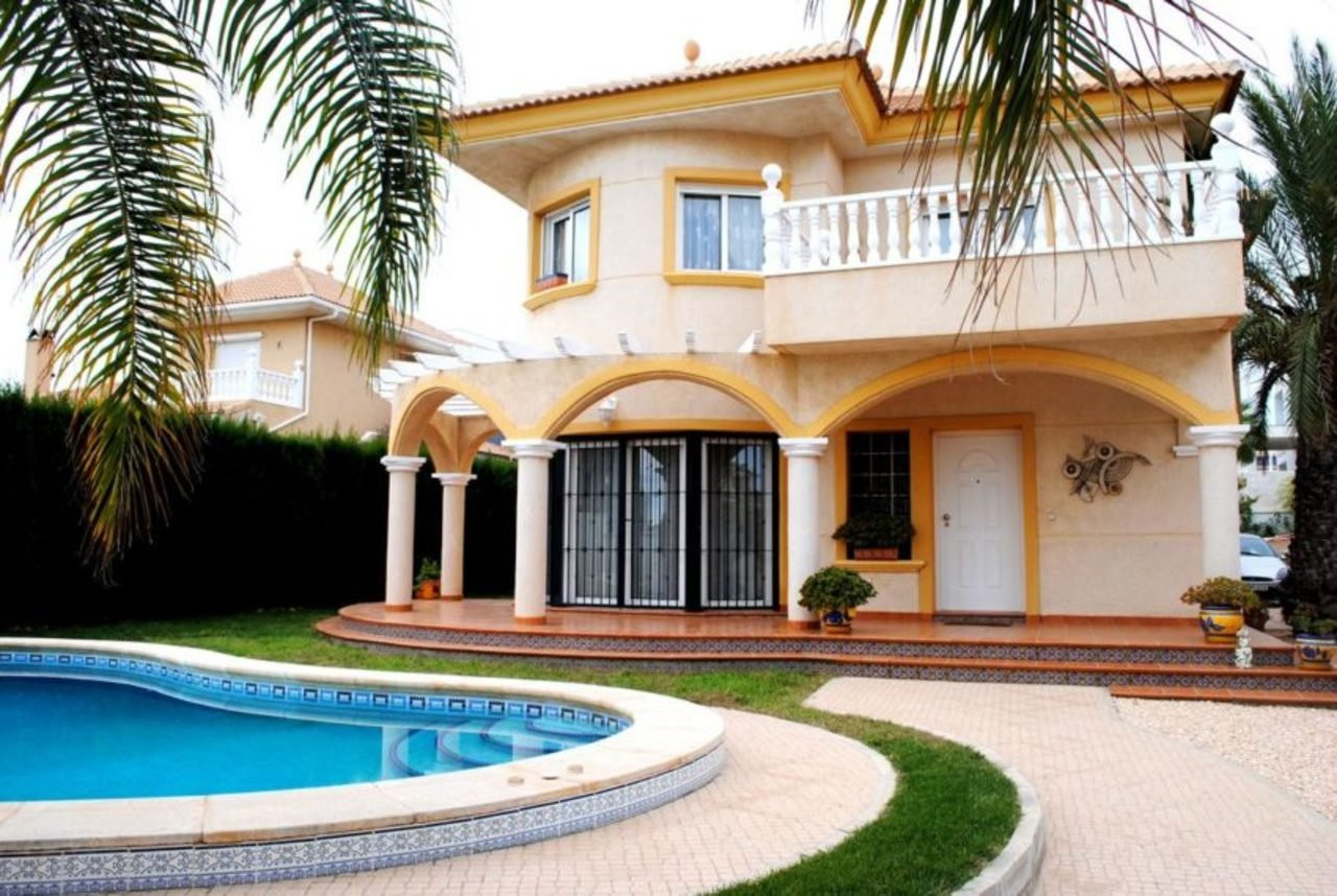 Villa in Urbanizacion los Balcones - view 1