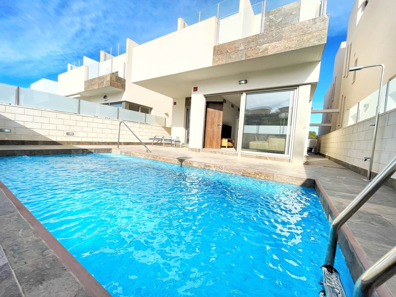 Villa in Villamartin - view 1