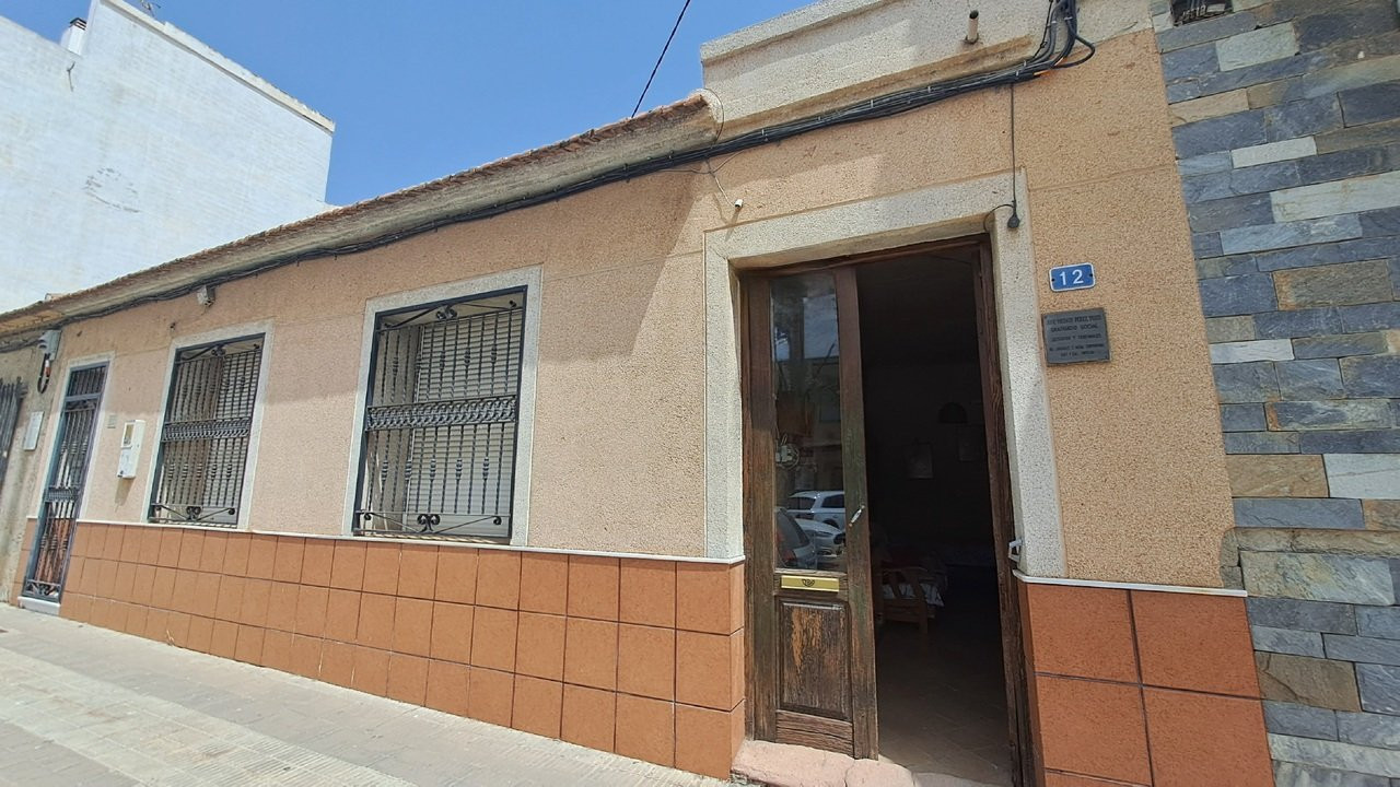 Villa in Los Montesinos - view 1