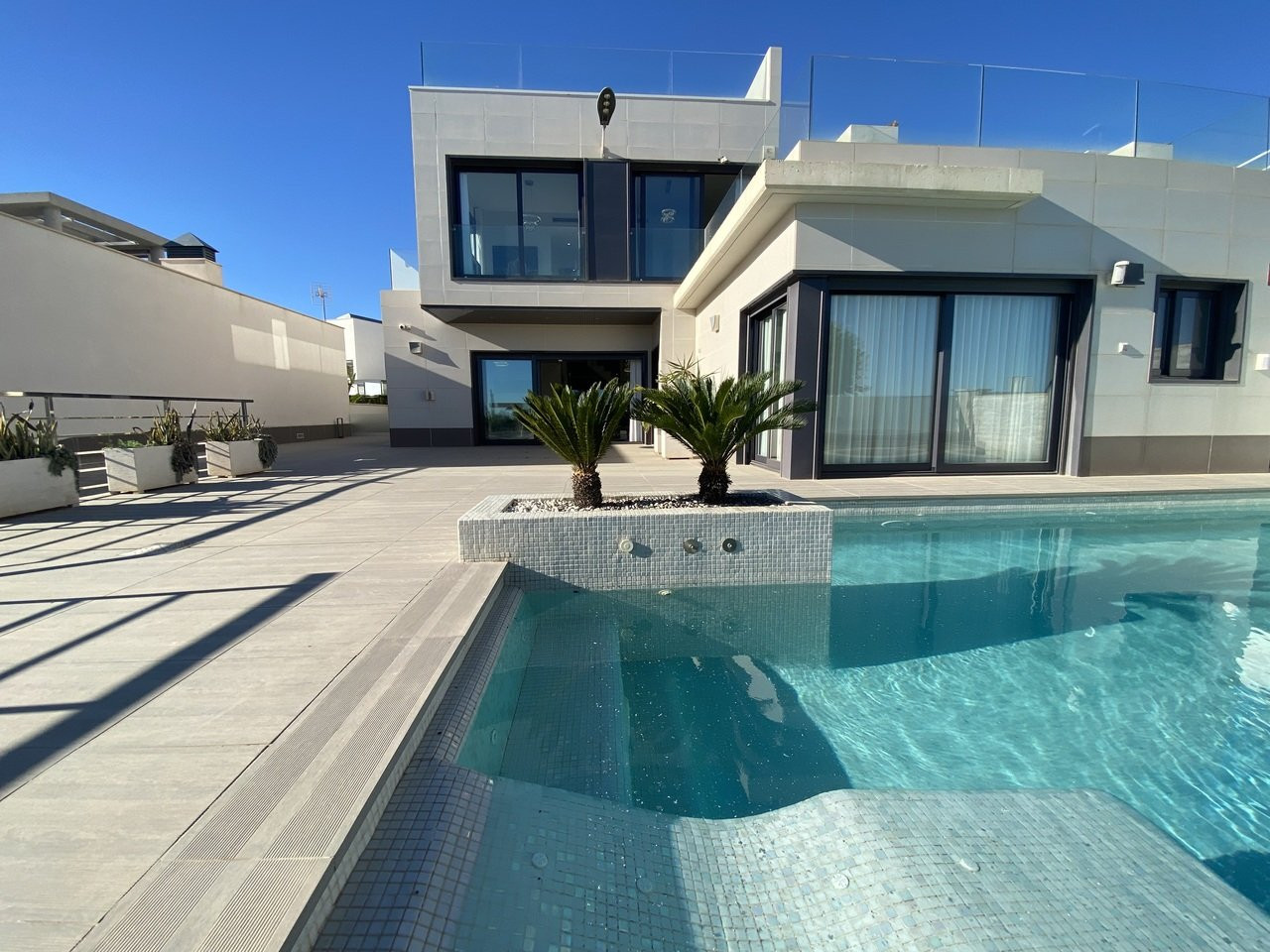 Villa in San Miguel de Salinas - view 1