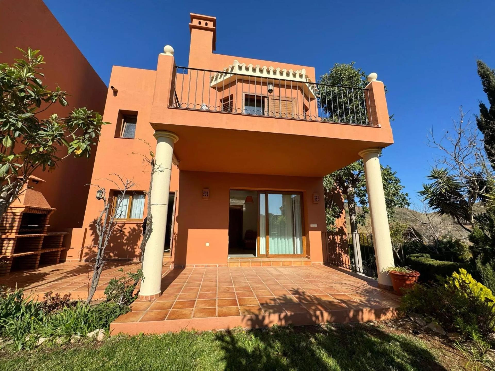 Villa in Santa Cruz - view 1