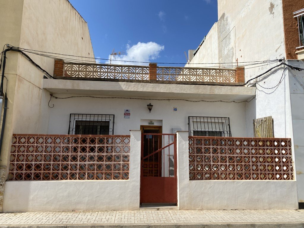 Villa in Los Nietos - view 1