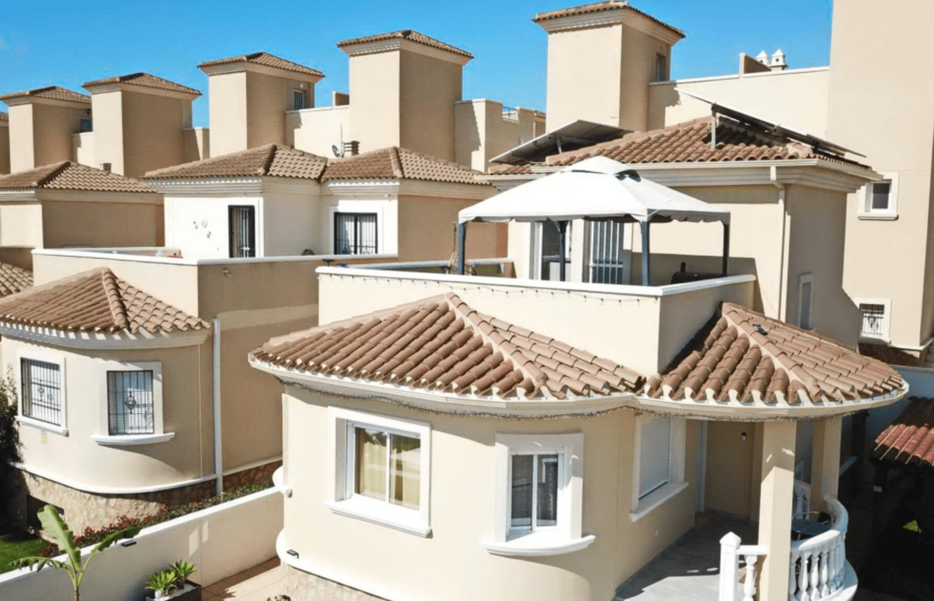 House in San Miguel de Salinas - view 1