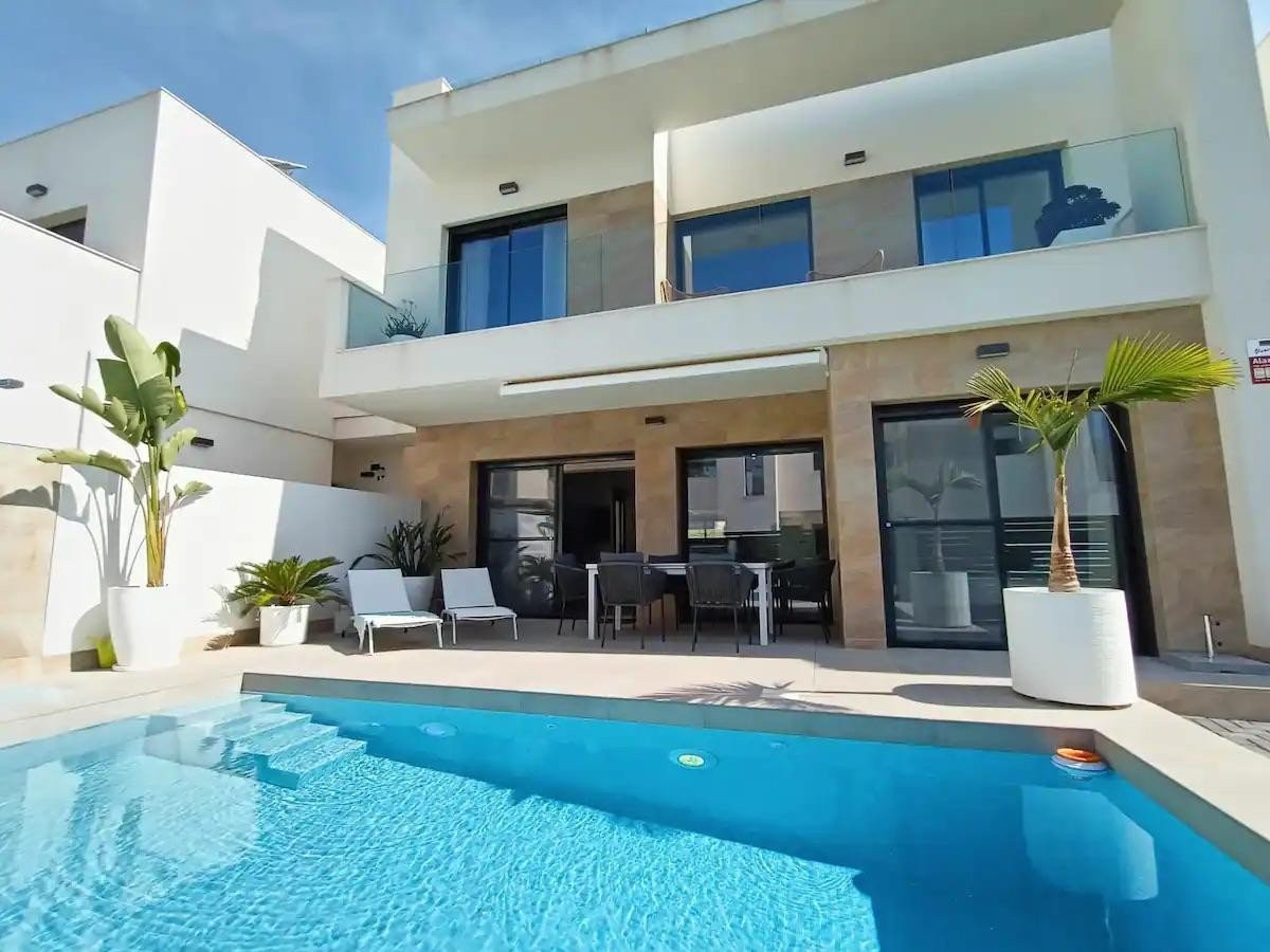 Villa in Los Montesinos - view 1