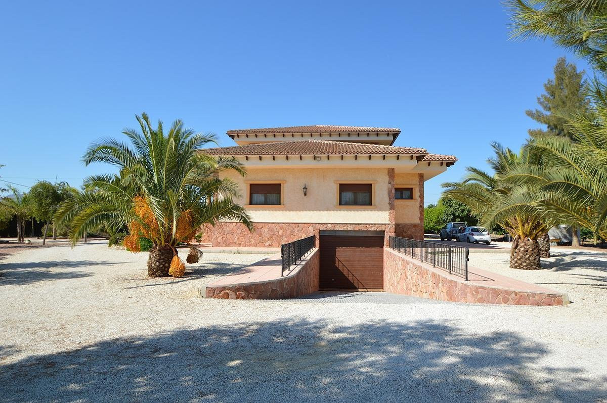 Villa in Alicante - view 1