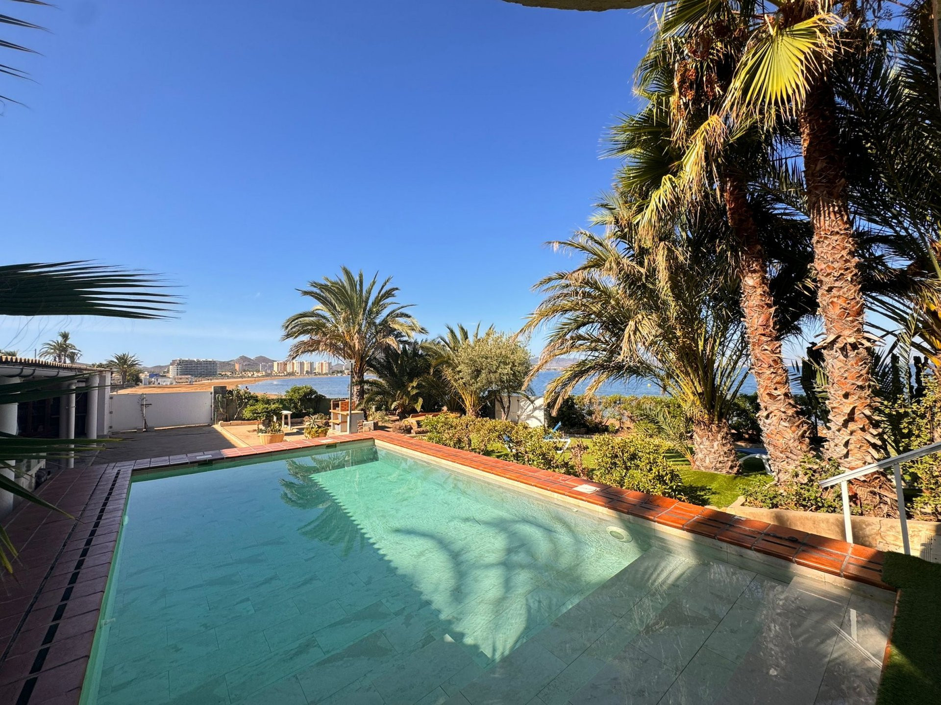Villa in Santa Cruz - view 1