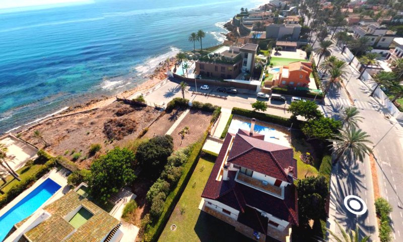 Villa in La Zenia - view 1