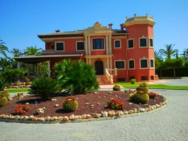 Villa in Elche - view 1