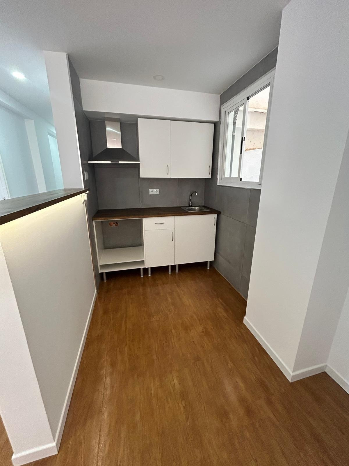 Apartment in Berengueres - view 1