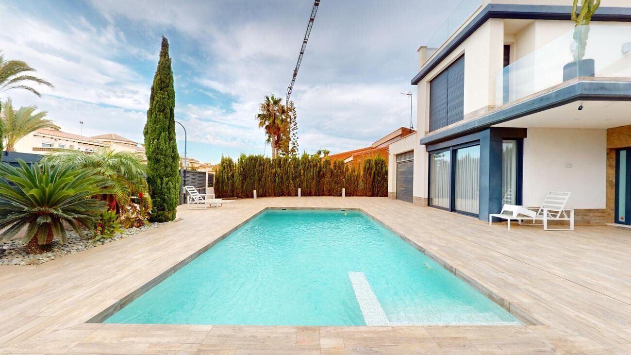 Villa in Santa Cruz - view 1