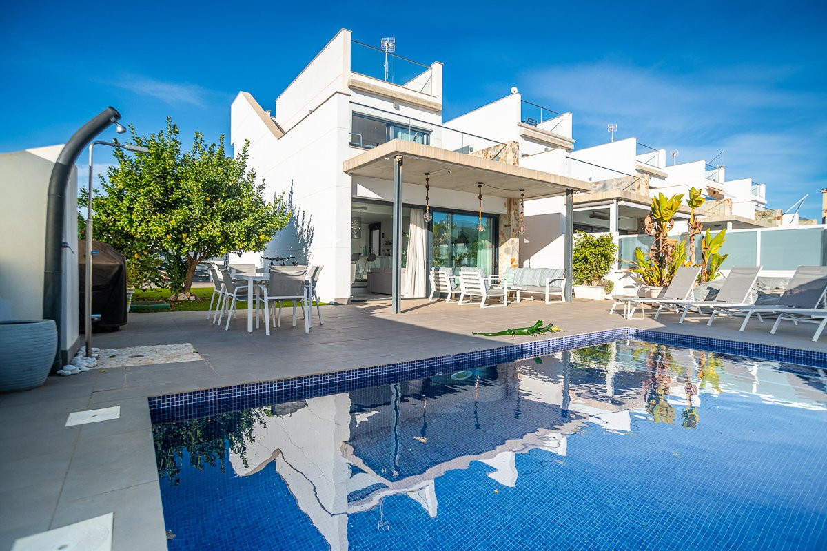 Villa in Urbanizacion los Balcones - view 1