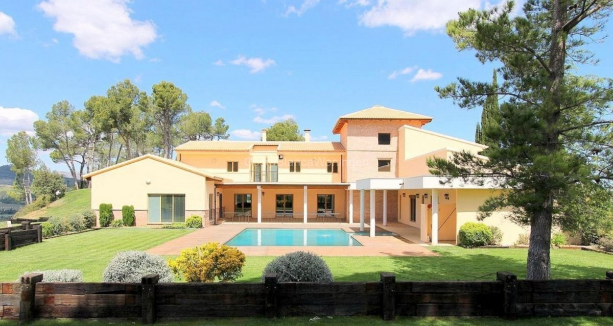 Villa in Penaguila - view 1