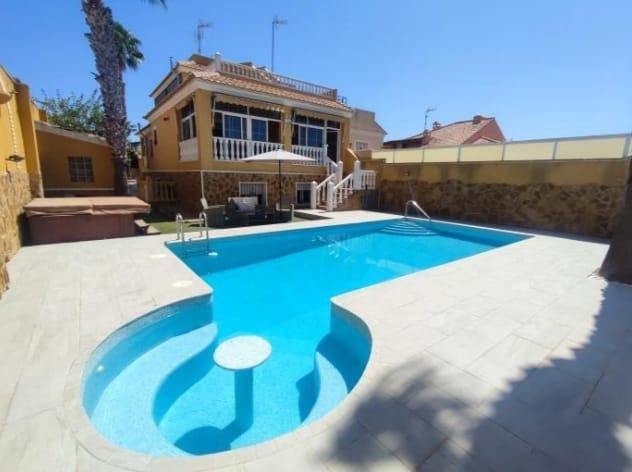 Villa in Alicante - view 1