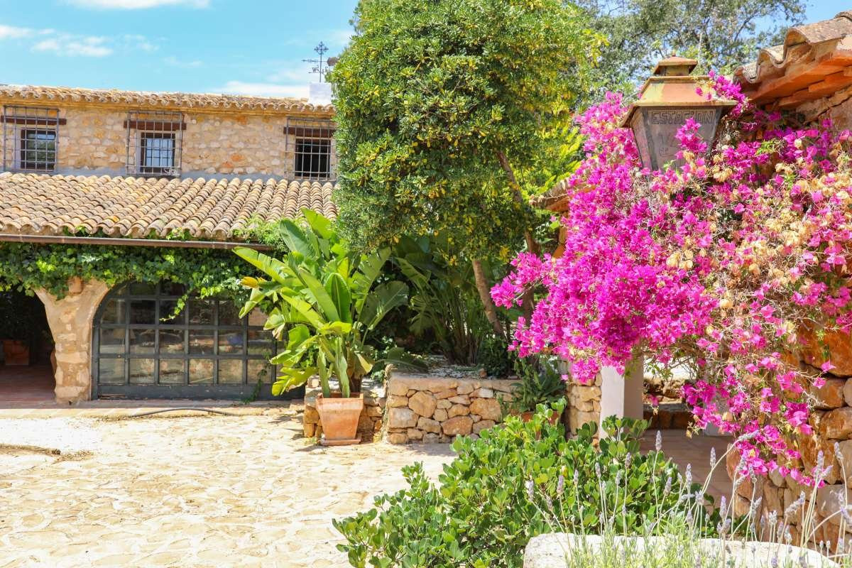 Villa in Alicante - view 1