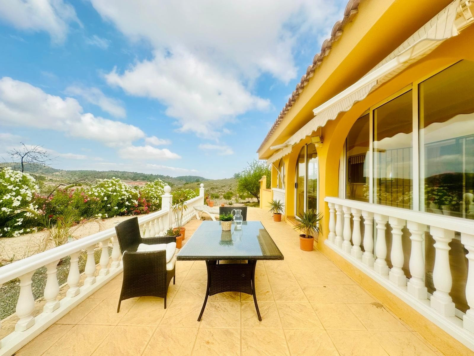 Villa in Santa Cruz - view 1
