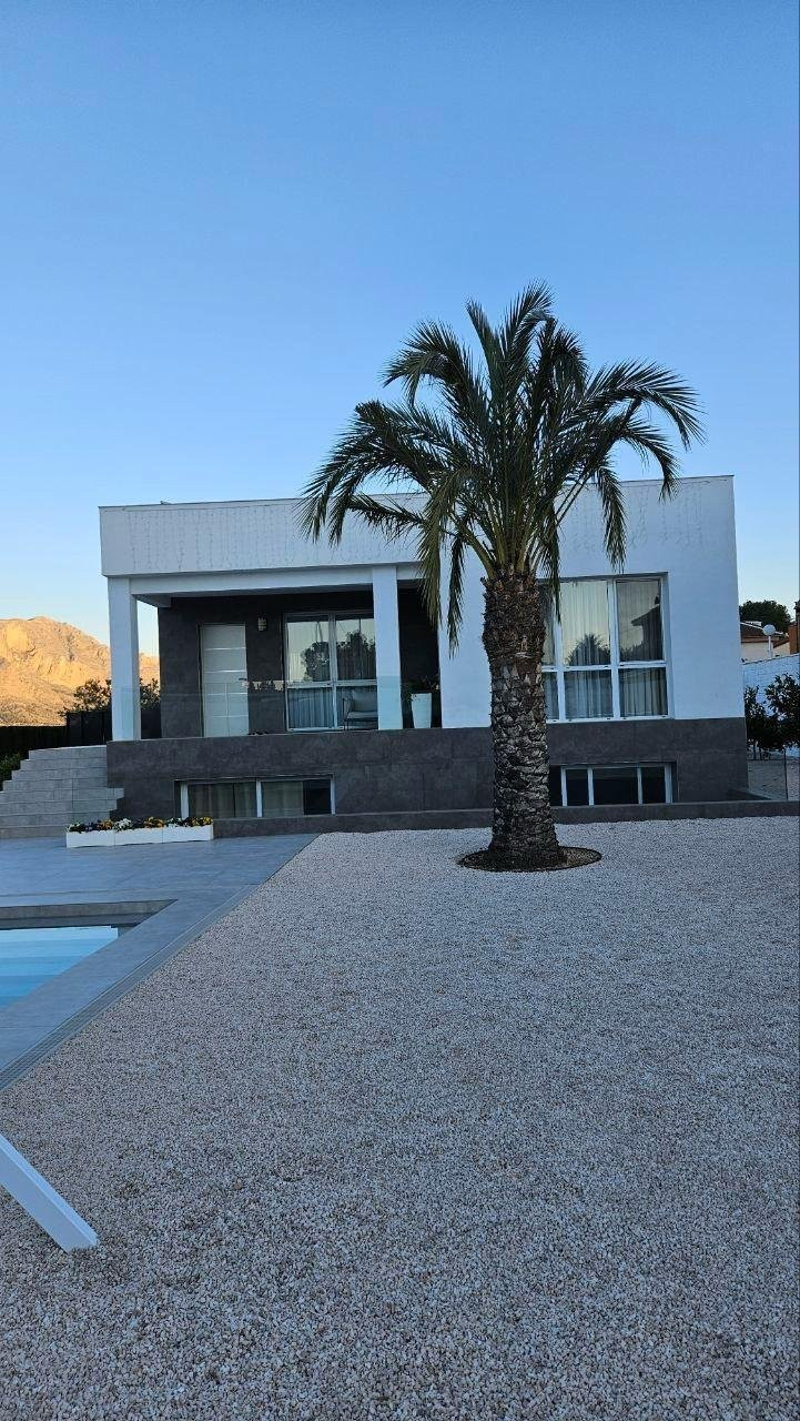 Villa in Urbanizacion los Balcones - view 1