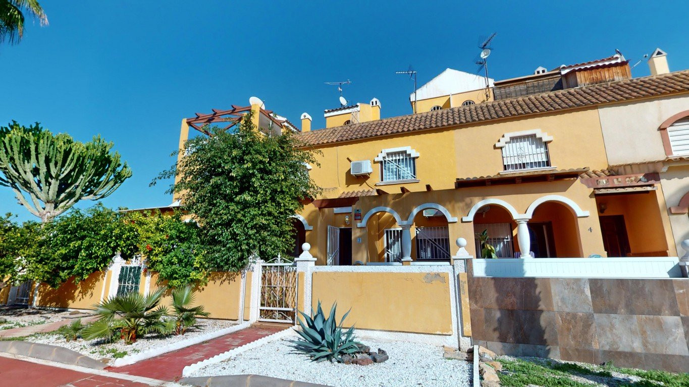 Villa in Santa Cruz - view 1