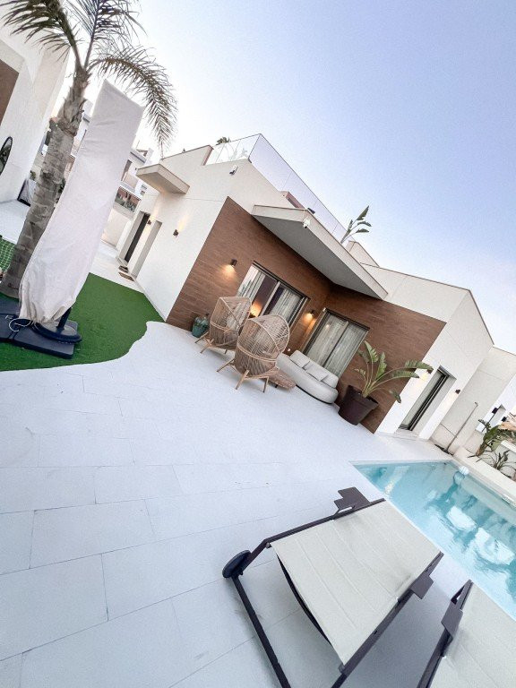Villa in San Miguel de Salinas - view 1