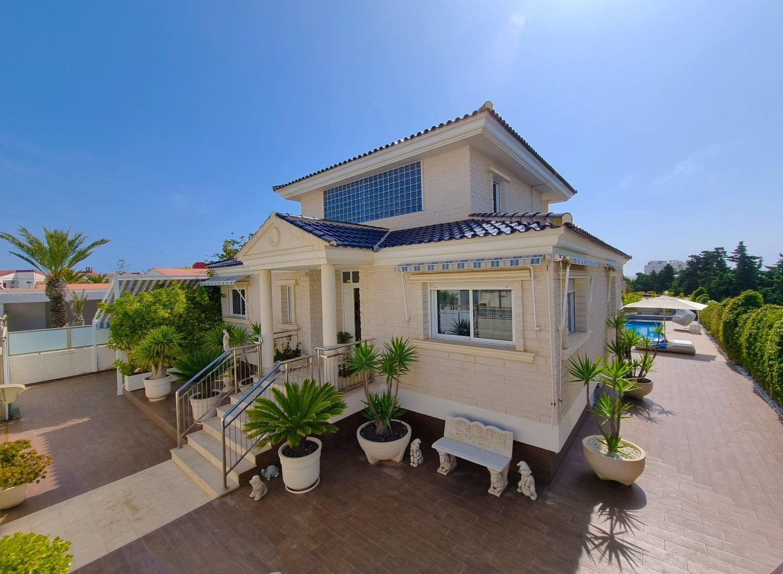 Villa in Alicante - view 1