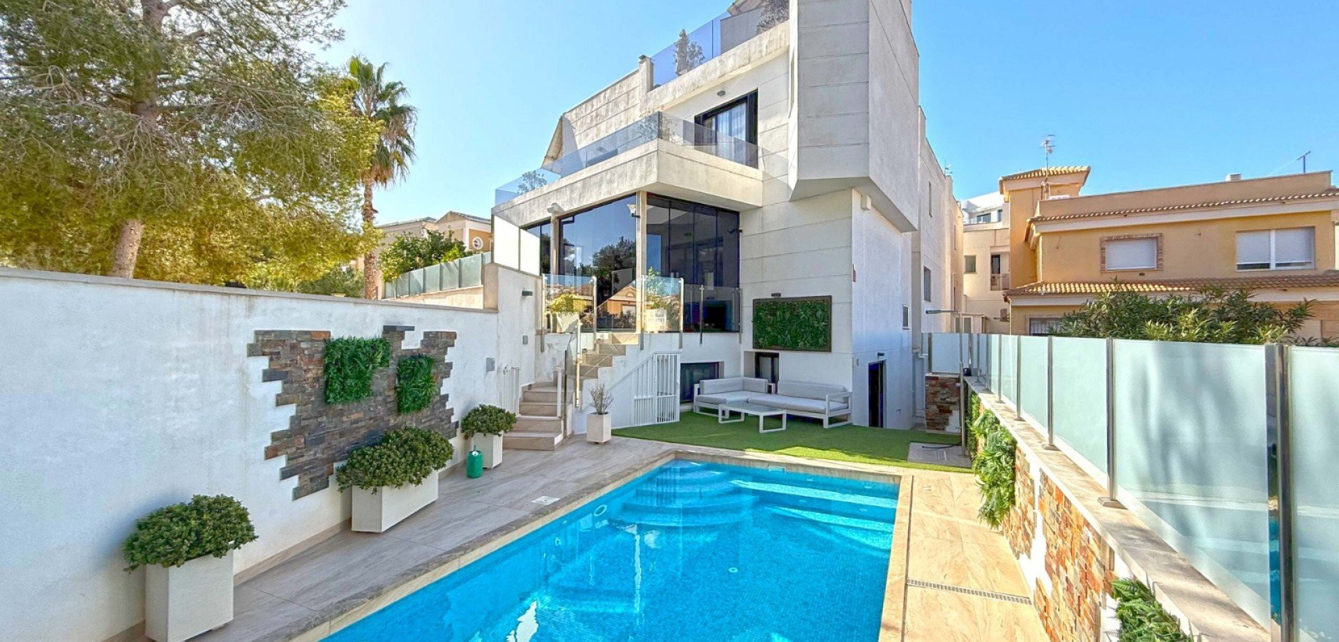 Villa in Urbanizacion los Balcones - view 1