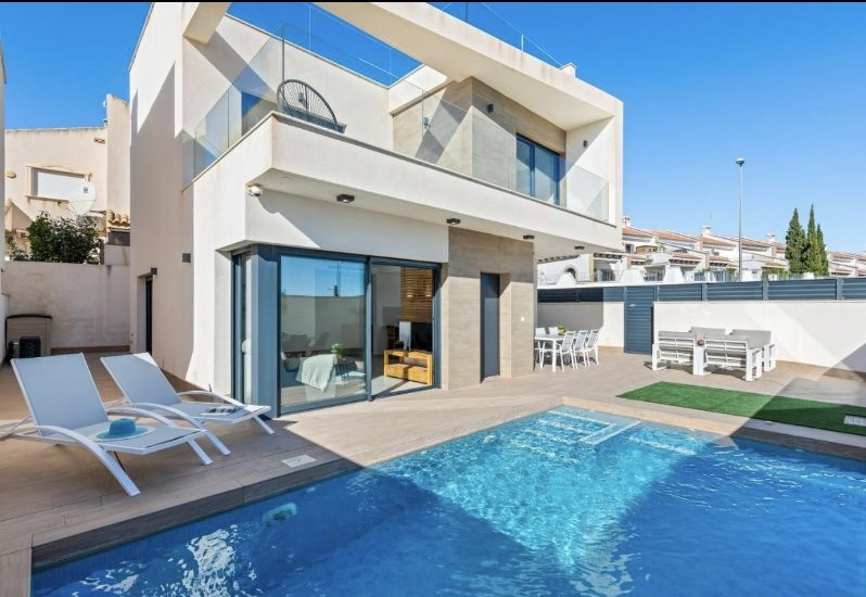 Villa in San Miguel de Salinas - view 1