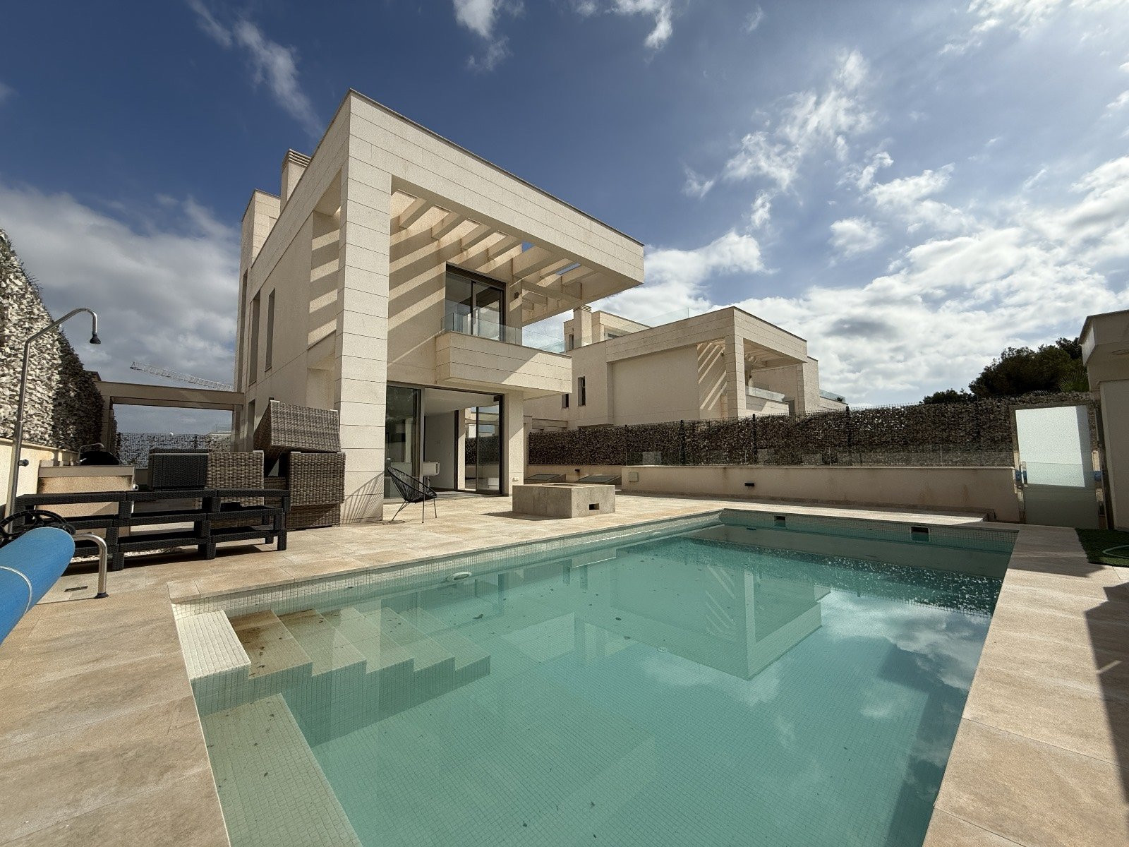 Villa in Villamartin - view 1