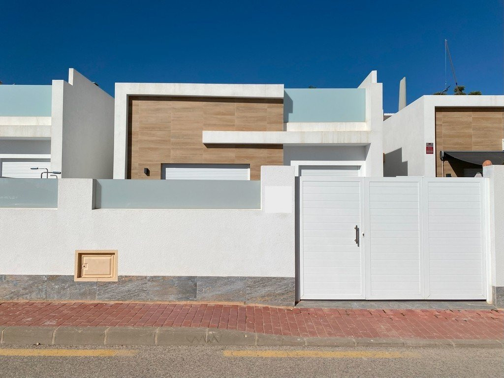 Villa in Santa Cruz - view 1